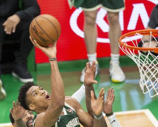 Η πρόβλεψη του Μάτζικ Τζόνσον για τον Γιάννη Αντετοκούνμπο