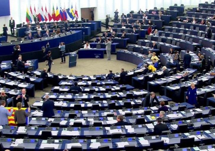 Τι μισθό, επιδόματα, εφάπαξ και μπόνους παίρνουν οι ευρωβουλευτές