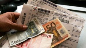Οι λυπητερές στα τιμολόγια του ηλεκτρικού ρεύματος έκαψαν τα νοικοκυριά