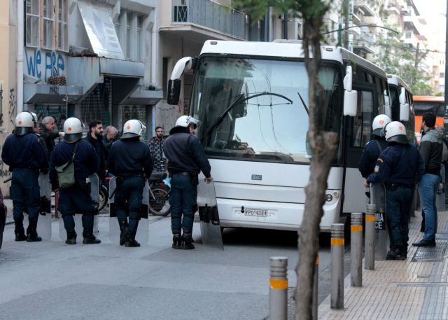 Αναρχικοί ανακατέλαβαν κτήριο στην οδό Μπουμπουλίνας