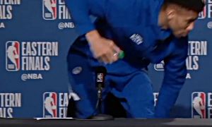 Εκνευρισμένος ο Αντετοκούνμπο έφυγε από τη συνέντευξη Τύπου