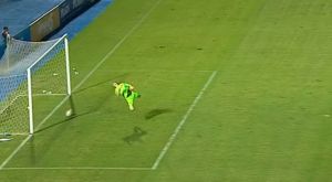 Ούτε στην Ελλάδα: Μέτρησε γκολ που δεν έφτασε καν στη γραμμή του τέρματος