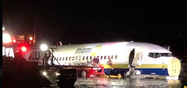 Τρόμος στις ΗΠΑ: Boeing με 136 επιβάτες κατέληξε σε ποτάμι