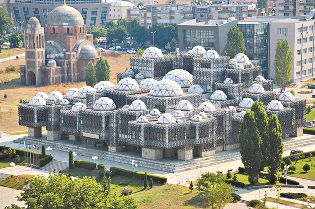 Τι γυρεύει η Manifesta στο Κόσοβο;