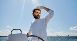 Μόνος στο κότερο για «το καλό της χώρας»