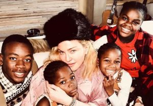 Μαντόνα: Τα κινητά κατέστρεψαν τη σχέση με τα παιδιά της