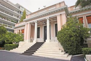 Κάνει τώρα στην άκρη τις αυτοδιοικητικές