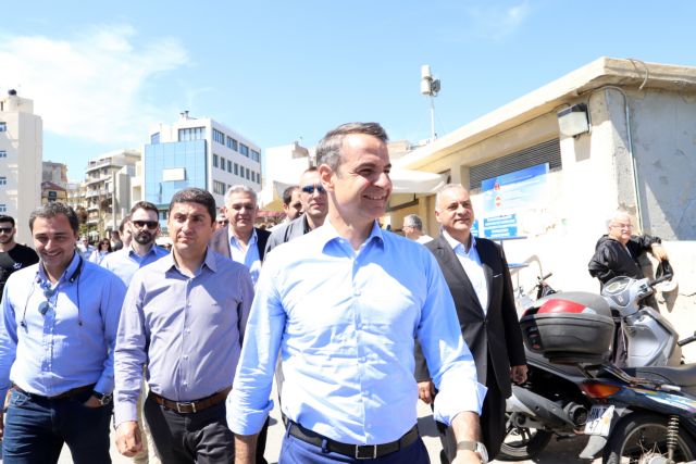 «Δεν πιστεύω να τα παίρνετε ΣΥΡΙΖΑ…» – Η αστεία ατάκα Μητσοτάκη σε κουρείο