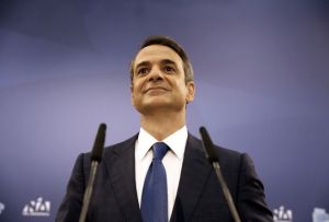 ND, SYRIZA clash over flexible labour, seven-day work week