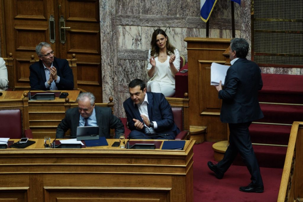 Ψήφος εμπιστοσύνης με 153 «ναι» στην κυβέρνηση