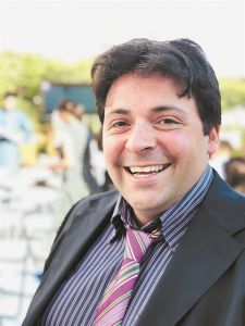 Δεν μας δεσμεύουν οικογένειες και κόμματα