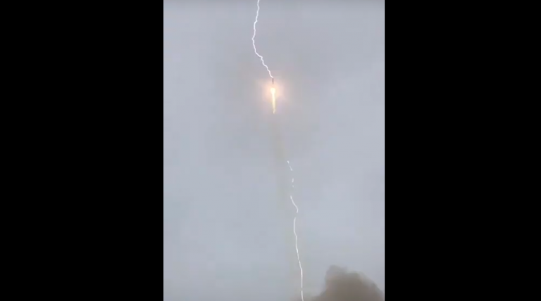 Ρωσία: Kεραυνός χτύπησε πύραυλο Soyuz κατά την εκτόξευση | tanea.gr