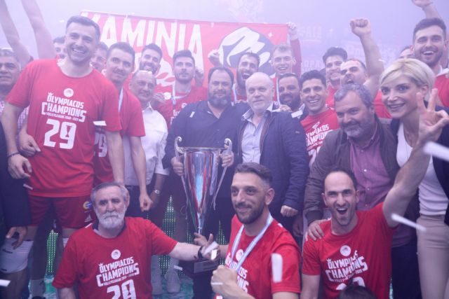 Πρωταθλητής ο Ολυμπιακός με θρυλική… σκούπα (3-0 τον ΠΑΟΚ)