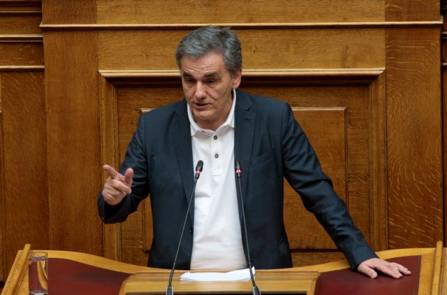 Ο Τσακαλώτος και… οι διακοπές στη Σαντορίνη