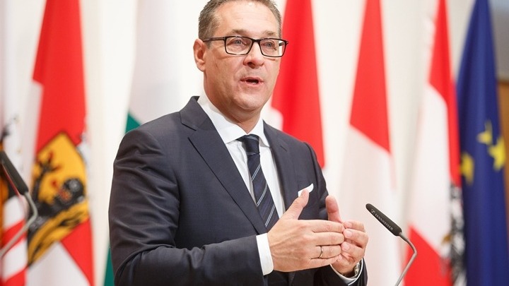 Σκάνδαλο Ίμπιζα: Τι δείχνει το βίντεο από πάρτι του αντικαγκελάριου