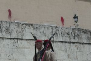 Το βίντεο από την επίθεση «Ρουβίκωνα» στη Βουλή