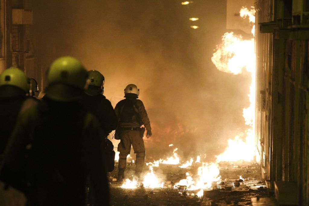 Μπαράζ εμπρησμών σε αυτοκίνητα τα ξημερώματα στην Αθήνα