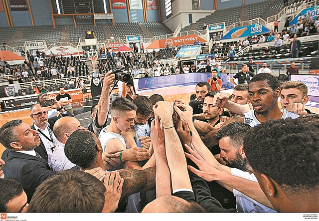 Δάκρυα και εκπλήξεις