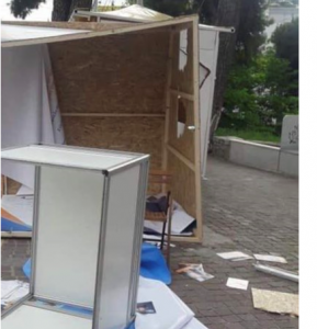 Βανδαλισμοί στα εκλογικά περίπτερα του Γ. Πατούλη