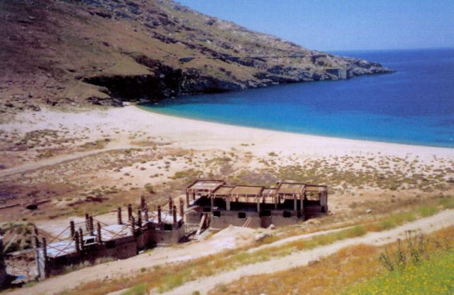 Σέριφος: Βαγιά, η πρώτη παραλία μη καπνιστών