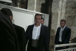 Τσίπρας για πετσοκομμένη «13η σύνταξη»: Πήραν «λιγότερα από τι;»