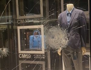 Καταδρομική επίθεση στo κέντρο της Αθήνας για τον Κουφοντίνα