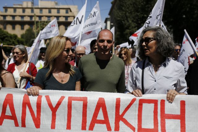 Ο Γιάνης Βαρουφάκης στην πορεία για την Εργατική Πρωτομαγιά