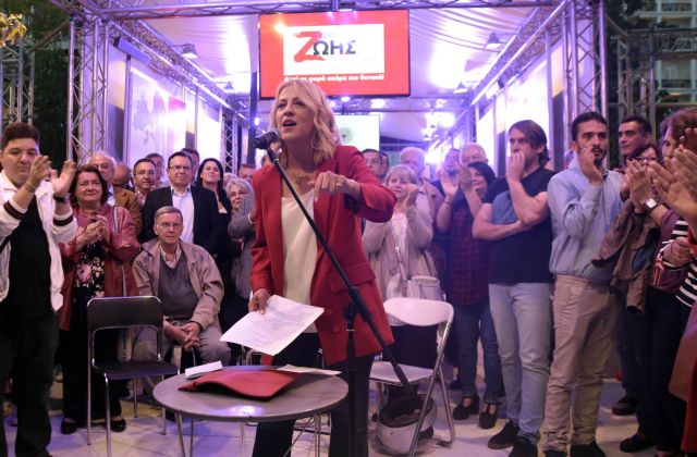 Τραμπούκοι της ΧΑ επιχείρησαν επεισόδιο σε ομιλία της Δούρου στα Καμίνια