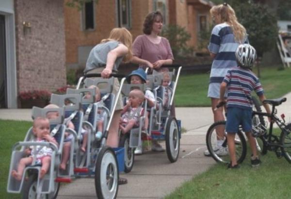 Πώς είναι 22 χρόνια μετά τα πρώτα επτάδυμα που επιβίωσαν στη γέννα