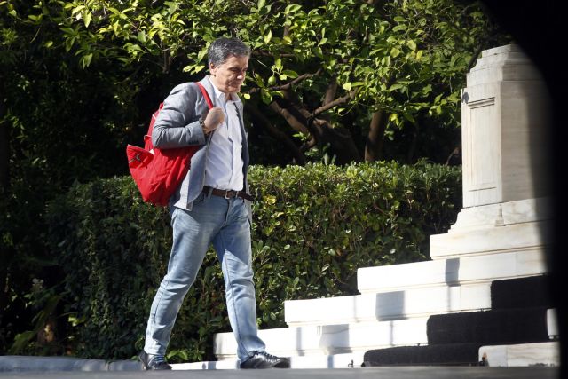 Συνάντηση Τσίπρα – Τσακαλώτου για παροχές και 120 δόσεις