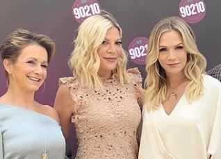 Beverly Hills: Ντόνα, Άντρεα και Κέλι ποζάρουν με μαγιό, 29 χρόνια μετά