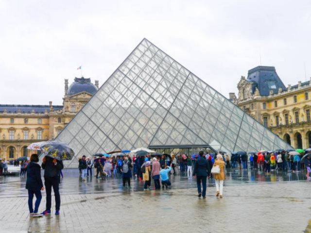 Λούβρο: Με κρατήσεις η είσοδος στην έκθεση «Λεονάρντο Ντα Βίντσι»