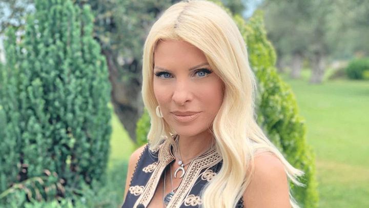 Η πόζα της Ελένης Μενεγάκη με μαγιό που «έριξε» το Instagram