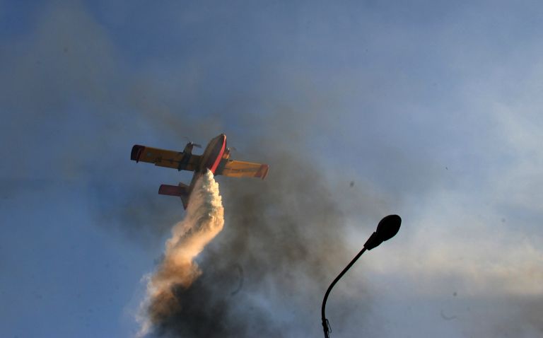 Φωτιά κατακαίει δασική έκταση στη δυτική Αχαΐα