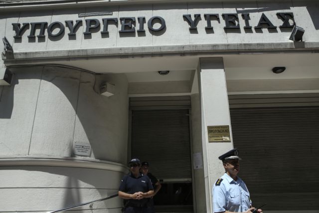 Η ΠΟΕΔΗΝ καταγγέλει ρουσφετολογικές μετατάξεις στην Υγεία