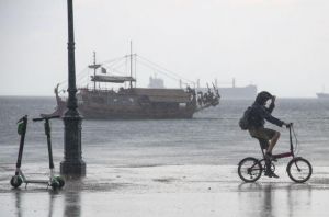 Θεσσαλονίκη: Πλημμύρισε το εκλογικό που ψήφισε ο Μπουτάρης