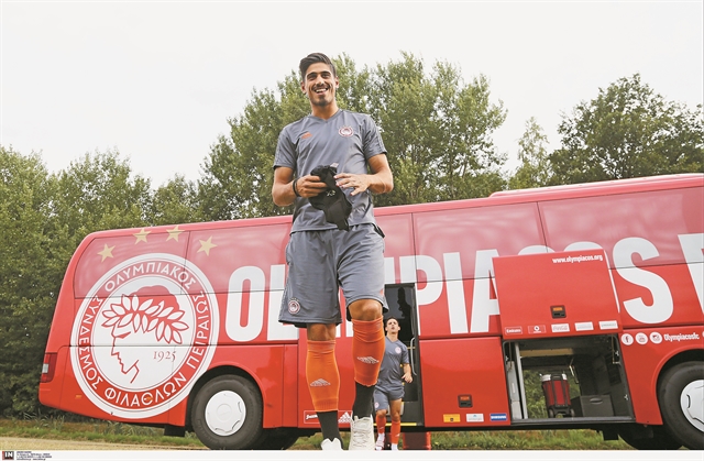 Με ερυθρόλευκα φτερά για το όνειρό του