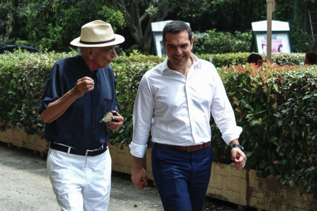 Βόλτα στον Εθνικό Κήπο έκανε ο Τσίπρας με τον Βασιλικό