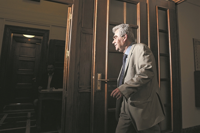 Αφήνουν ακάλυπτο τον Παπαγγελόπουλο