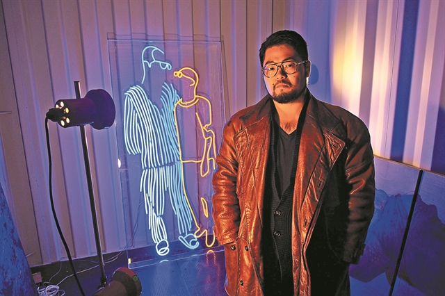 Ο «κινέζος Banksy» αποκάλυψε την ταυτότητά του