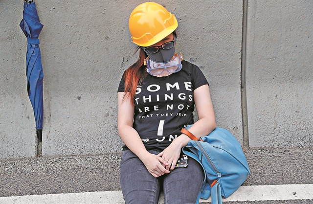 Οι διαδηλωτές διπλασιάζονται και δεν υποχωρούν