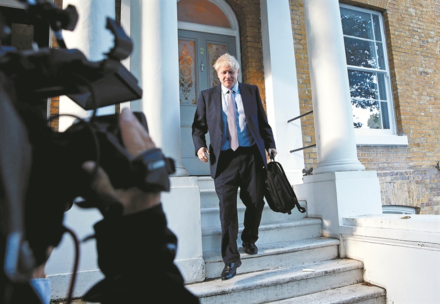 Θα γκρεμίσει ο καβγάς το άστρο του Τζόνσον;