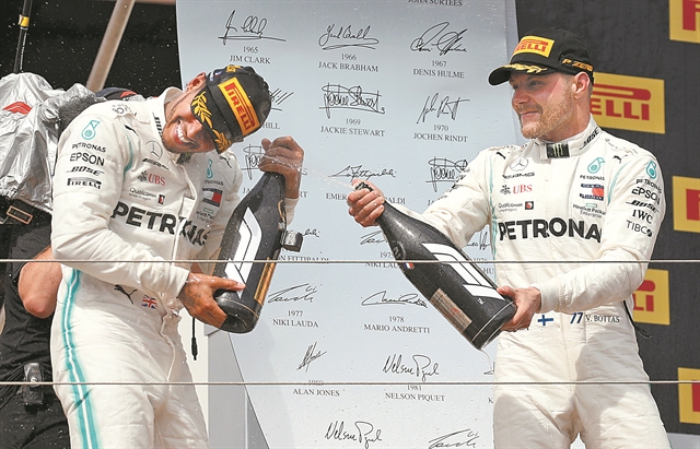 Με το μελομακάρονο στο… τιμόνι