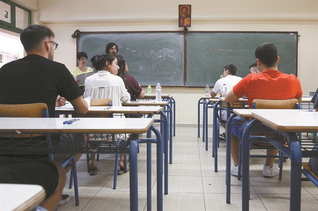 Μείωση εισακτέων από φέτος στα ΑΕΙ
