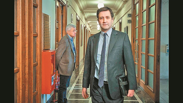 Κούνησε (ήδη) μαντίλι ο Χουλιαράκης