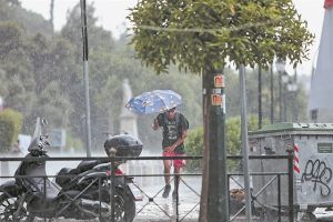 Καταιγίδες με 40άρια σε αρκετές περιοχές