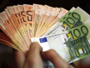 Πέφτει… τρελό προεκλογικό χρήμα σε εκατομμύρια συνταξιούχους