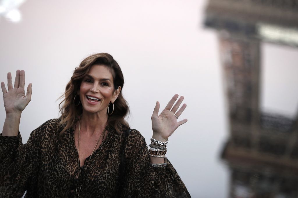 Η Σίντι Κρόφορντ ποζάρει γυμνή για διάσημο φωτογράφο