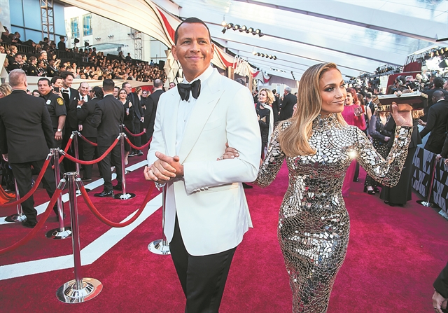 Οι χίπηδες και το… αγόρι της Λόπεζ