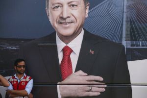 Τουρκία: Κίνδυνος διάσπασης του AKP μετά την ήττα στην Κωνσταντινούπολη